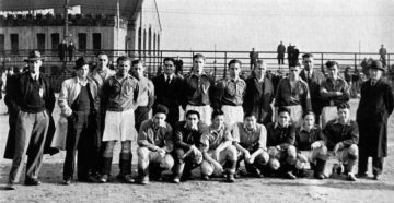 UBC varsity soccer team (1942) – Fred Sasaki, 3rd from right front row Photo : UBC A.M.S./University Archives, Totem (1942)